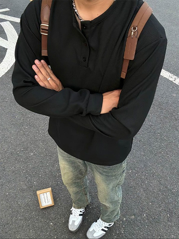 Meeste pikkade varrukatega Henley-topp, vafli-kootud tekstuuriga, polüesteri segu materjal, vaba lõige, kevad-sügis