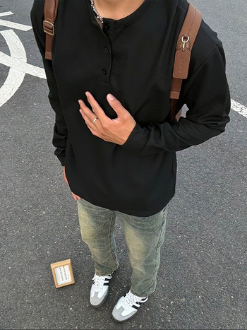 Meeste pikkade varrukatega Henley-topp, vafli-kootud tekstuuriga, polüesteri segu materjal, vaba lõige, kevad-sügis