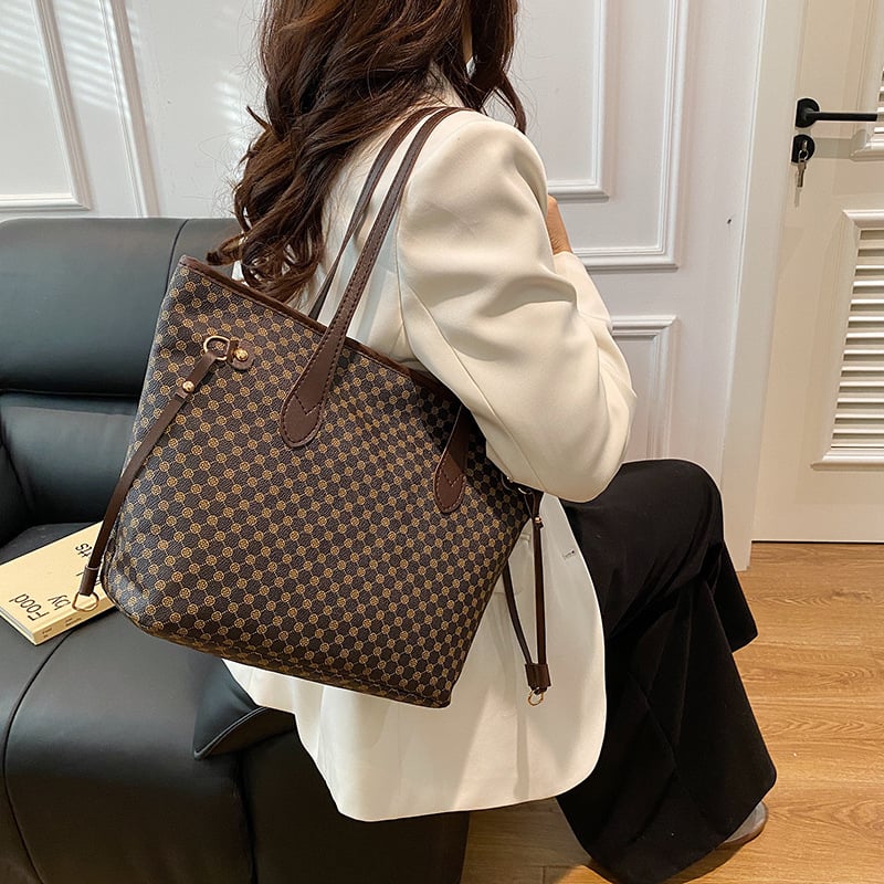 PU materjalist tote kott, tänavust stiili, tõmblukuga sulgemine, horisontaalne ruudukujuline kuju, sisemine telefonikott