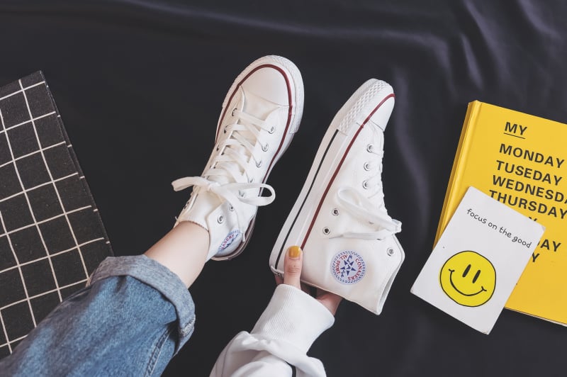 Kuangchao vyriški aukšti drobiniai sportbačiai - Korėjiečio stiliaus Ulzzang Harajuku retro, vidutinio aukščio, vulkanizuota gumos pada, raišteliai, EVA įdėklas, tinklinis pamušalas