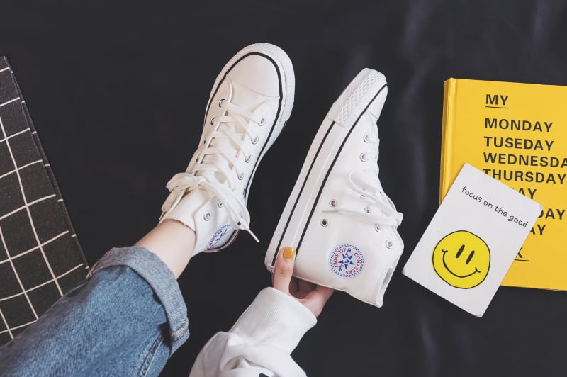 Kuangchao vyriški aukšti drobiniai sportbačiai - Korėjiečio stiliaus Ulzzang Harajuku retro, vidutinio aukščio, vulkanizuota gumos pada, raišteliai, EVA įdėklas, tinklinis pamušalas