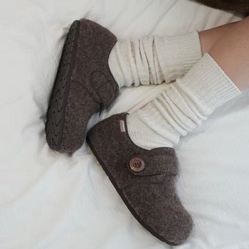 Velúr loaferek, kerek orr, rácsos mintázat, alacsony sarok 1–3 cm