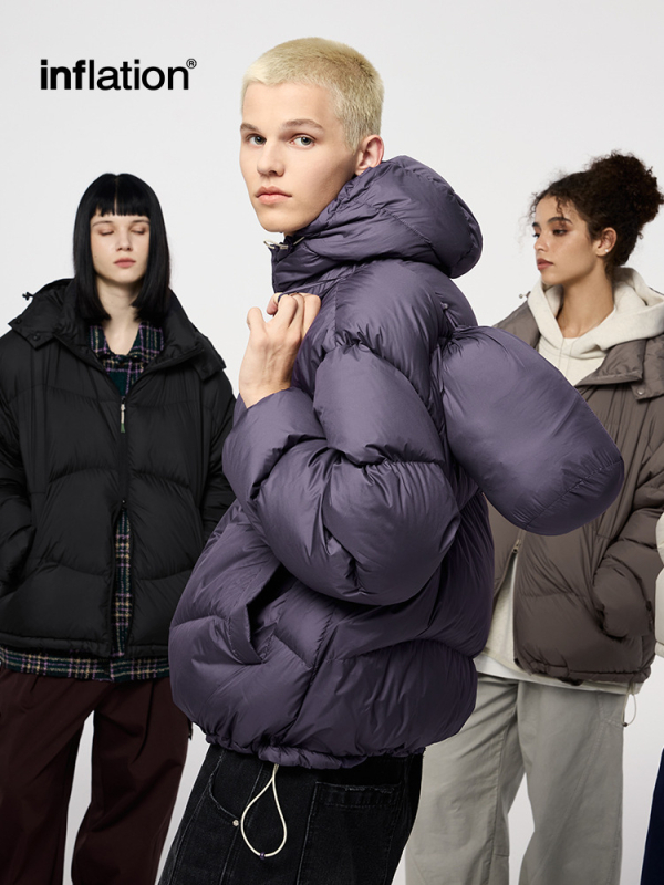 Meeste kapuutsiga sulejope, laia lõikega, keskmise pikkusega 65–80 cm, täidisena 168–196 g valge pardi sule, väline materjal 100% polüester, vooder nailson