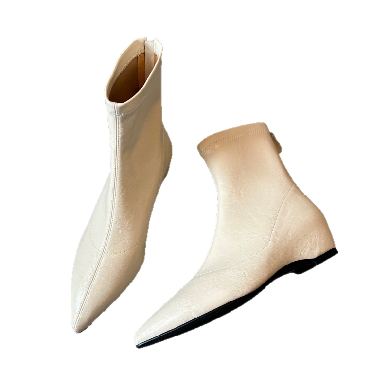 Čizme s povećanjem visine, oštar vrh, stražnji zatvarač, klinasti potpetica 3-5 cm, srednja dužina podnožja