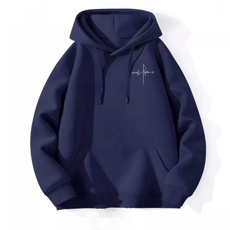 Kapucēts džemperis ar brīvu piegriezumu, augsta kakla, bieza poliestera audums (81–90%), trīsdimensiju kabata ar apdruku