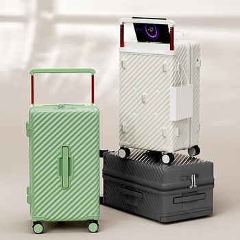 PC-materjalist kohver rattidega, kaal 3 kg, tõmbluku avamine, USB laadimispesa