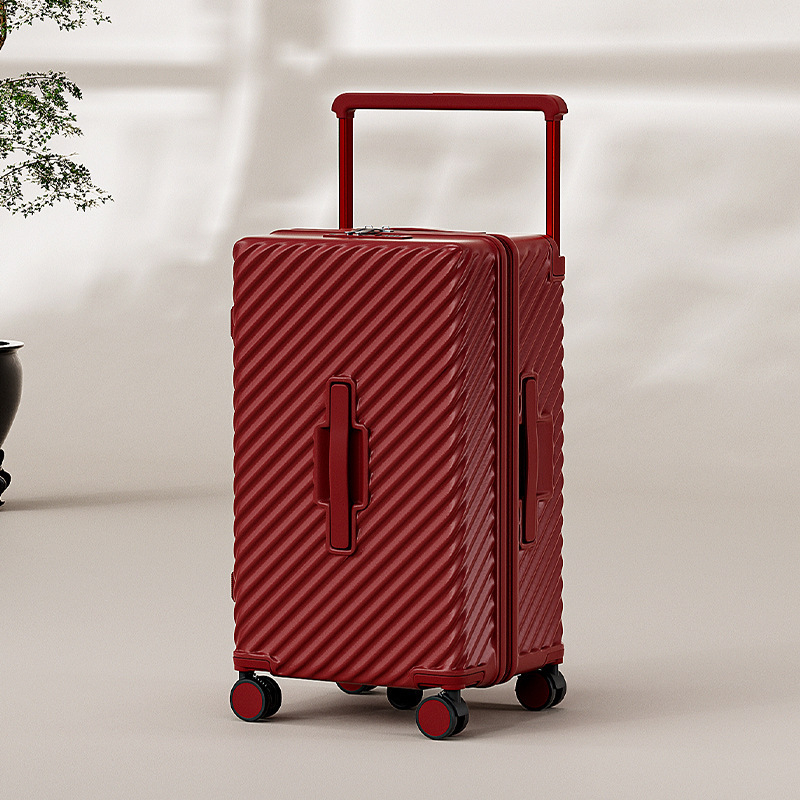 PC-materjalist kohver rattidega, kaal 3 kg, tõmbluku avamine, USB laadimispesa