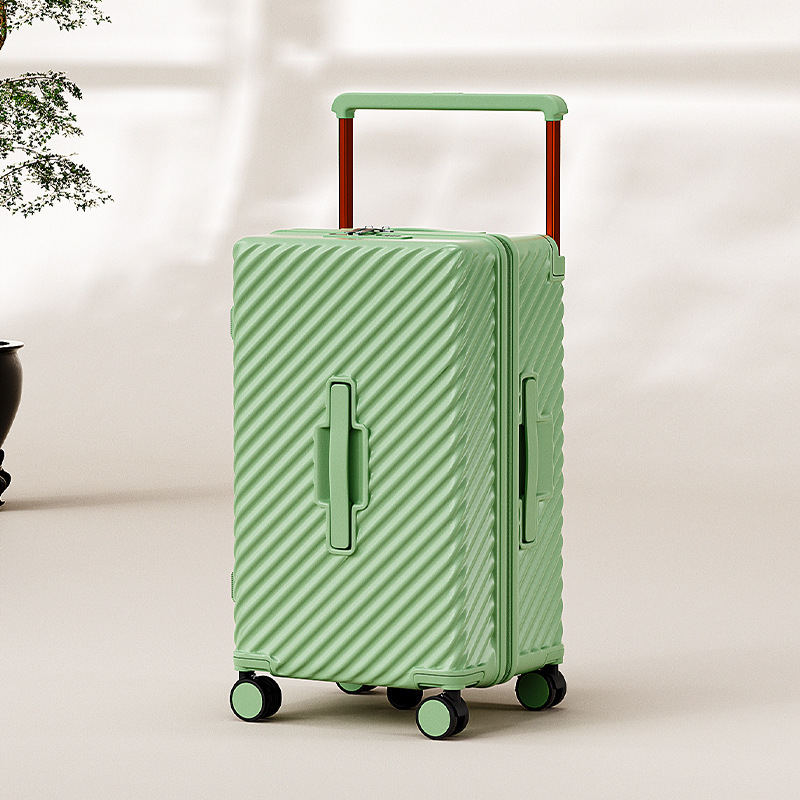 PC-materjalist kohver rattidega, kaal 3 kg, tõmbluku avamine, USB laadimispesa