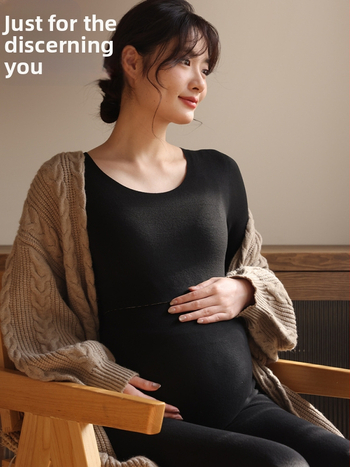 Nėščiosioms skirtas šiluminis apatinių komplektas su fliso pamušalu, marškinėliai su ilgomis rankovėmis ir kelnės, žindymo prieiga, poliesterio su spandekso mišinyje, žiema 2023