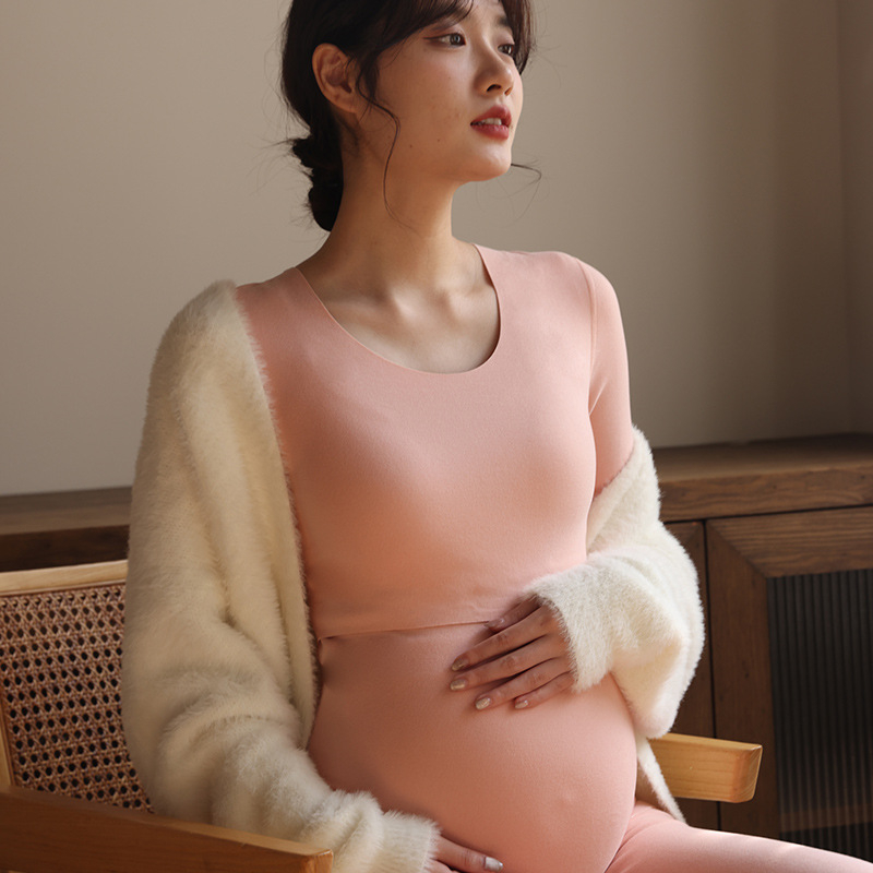 Nėščiosioms skirtas šiluminis apatinių komplektas su fliso pamušalu, marškinėliai su ilgomis rankovėmis ir kelnės, žindymo prieiga, poliesterio su spandekso mišinyje, žiema 2023