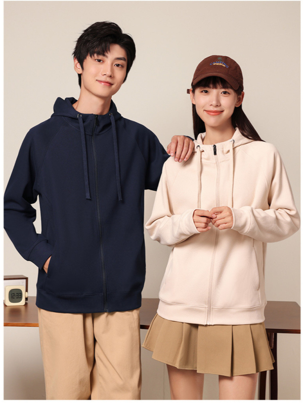 Puuvillane kapuutsiga pushoodie logoga, vaba lõige, küljetaskud