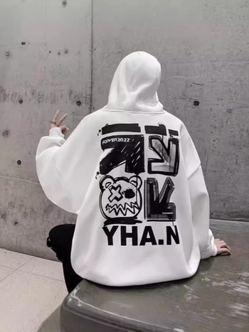 Oversize kapuces džemperis ar fleece iekšējo oderi, 96% poliesters, brīvs piegriezums, U formas kakla atvērums bez apkakles, kabats