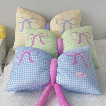 Pagalvė su šerdimi – širdies kaspinų dizainas, medvilninis užvalkalas, PP vatos užpildas, kuteliai ir spauda, miesto stilius