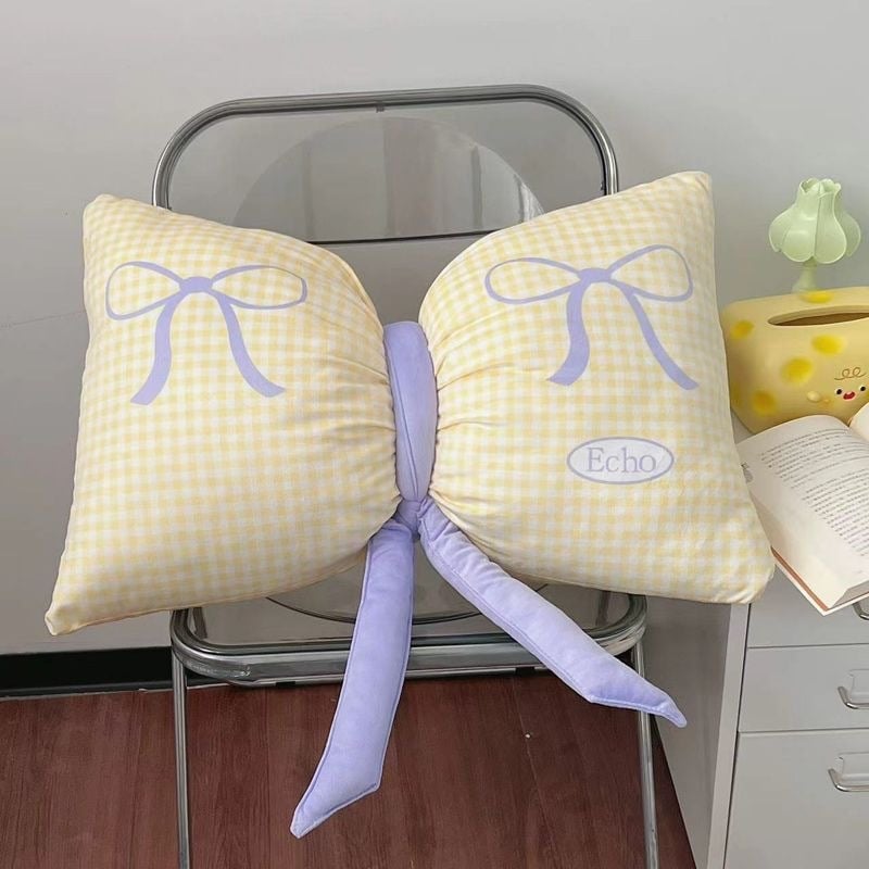 Pagalvė su šerdimi – širdies kaspinų dizainas, medvilninis užvalkalas, PP vatos užpildas, kuteliai ir spauda, miesto stilius