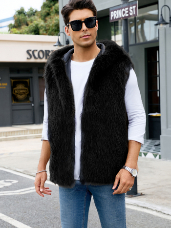 Meeste kapuutsiga kunstkarusnahast vest-jakk, laia lõikega, püstise kaelusega, külje taskud, Sügis 2025