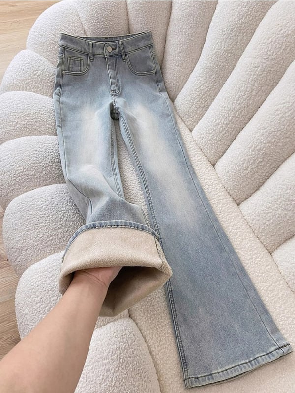 Sieviešu džinsi no denima ar flīsa oderi, augsts viduklis, biezināti, mikro‑flare bootcut, ziema 2025