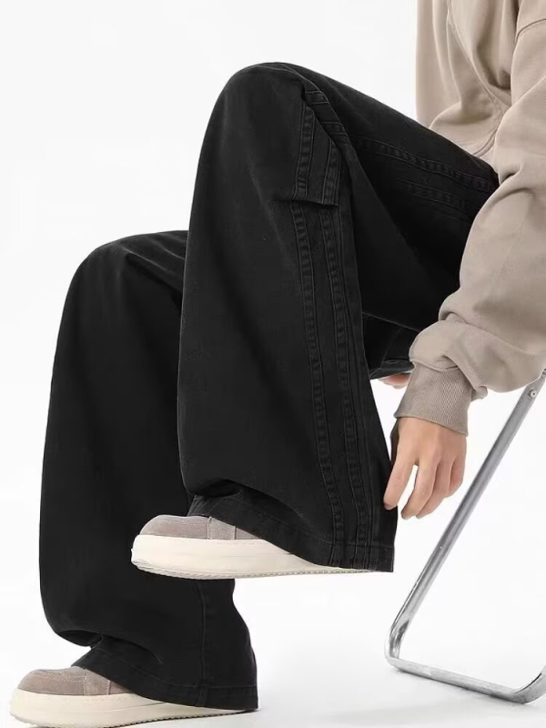 Vīriešu ikdienas poliestera bikses, elpojošs un mitrumu vadīgs audums, viduklis ar vidējo augumu, šņorēšanās aizdare, brīvs taisns griezums, pavasaris–rudens