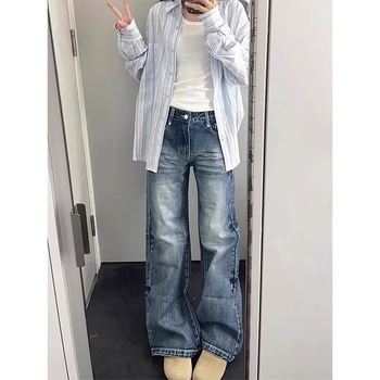 Džinsi: platām kāju leņķu ar augstu vidukli; denims ar 50–70% kokvilnas, pavasaris 2025