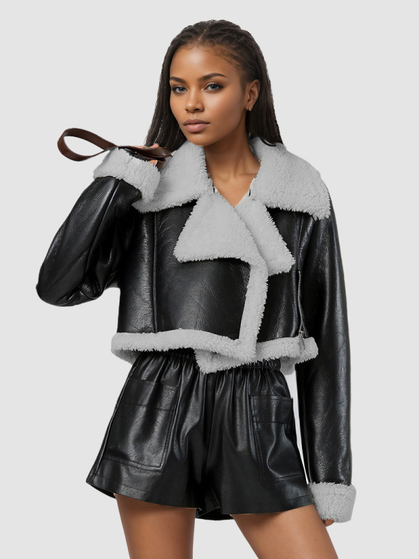 Moterų dirbtinės odos švarkas, trumpas kirpimas, V formos kaklo iškirptė, dirbtinės kailio apykaklė, laisvas siluetas.