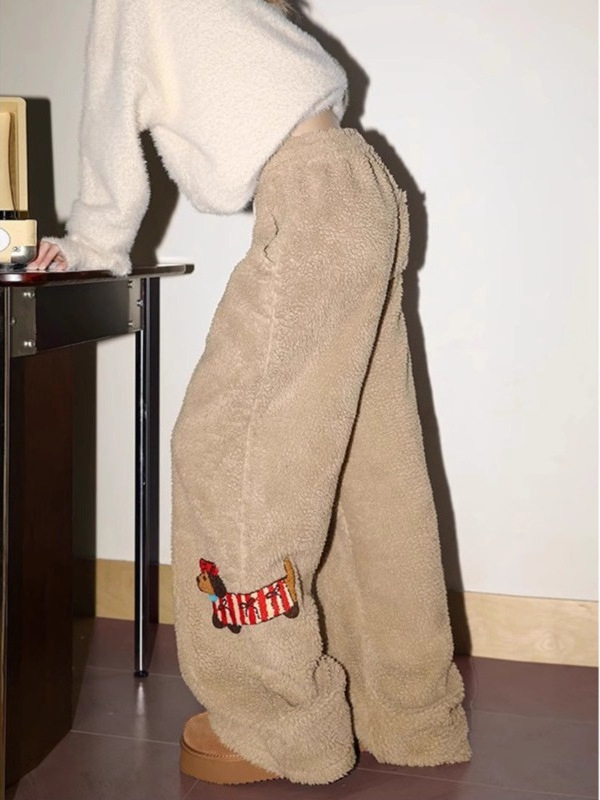 Dachshund izšūtas flīses bikses ziemai, velveta iekšpuse, alpakas vilnas un 76% poliestera maisījums, brīvs piegriezums, viduklis ar vidējo augšdaļu, šņorēta aizdare