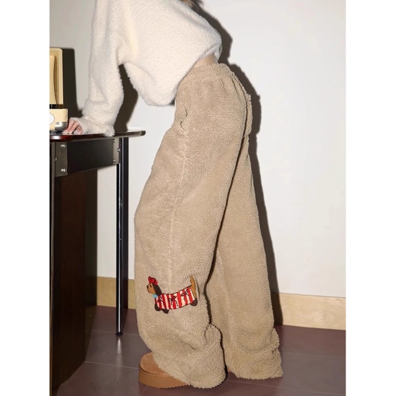 Dachshund izšūtas flīses bikses ziemai, velveta iekšpuse, alpakas vilnas un 76% poliestera maisījums, brīvs piegriezums, viduklis ar vidējo augšdaļu, šņorēta aizdare