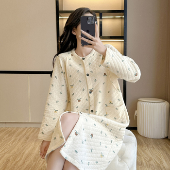 Medvilninė nėštumo ir žindymo naktinukė su ilgomis rankovėmis, stora medžiaga 201–250 g/m2, minimalistinis kasdieninis stilius