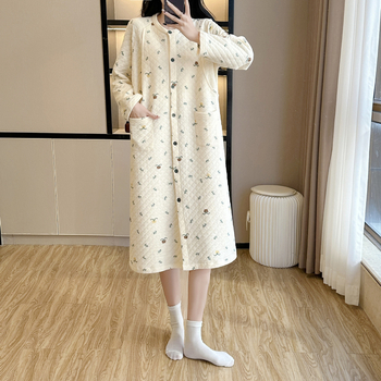 Medvilninė nėštumo ir žindymo naktinukė su ilgomis rankovėmis, stora medžiaga 201–250 g/m2, minimalistinis kasdieninis stilius