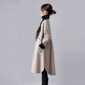 Kabát reverrel, color-block dizájn, hosszú 80–100 cm, laza szabás, dupla gombos zárás