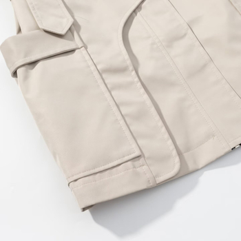 Vēja jaka, poliestera audums, šaurs piegriezums, vidēja garuma, rāvējslēdzēja aizdare