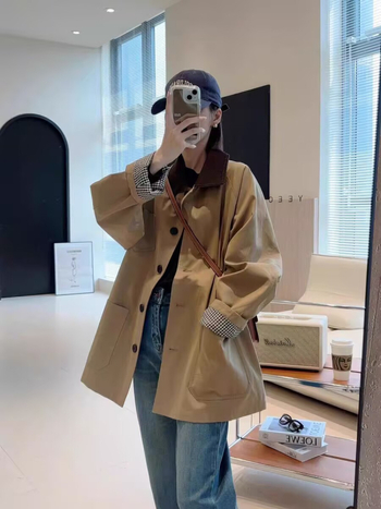 Sieviešu vējlai jaka no poliestera/nylon maisījuma, reveru kakls, garās piedurknes, brīva piegriezuma, rudens 2025