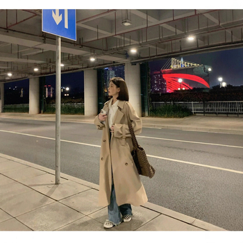 Ženský trenčkot – voľný strih, stredná dĺžka 65–80 cm, polyester, golier typu saka