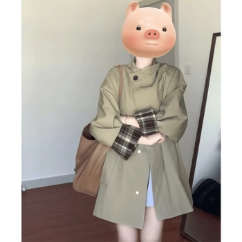 Sieviešu vēja jaka vidēja garuma, brīvs piegriezums, polo kakla, garas piedurknes, poliesters