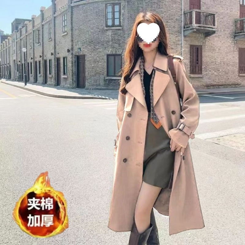 Moteriškas prancūziško stiliaus trench coat, A linijos siluetas, vidutinio ilgio, medvilnės‑poliesterio mišinys, vidutinio storio, skrybėlės tipo apykaklė, be rankovių, kišenės ir sagos