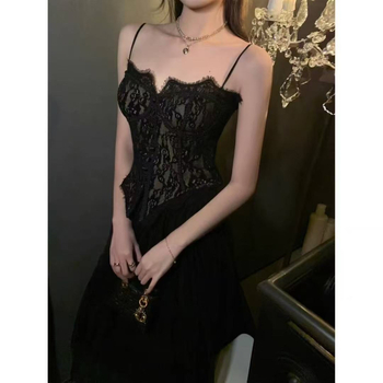 Nailoninė palaidinė su nėriniu, V kaklo iškirptė ir peties dirželiai