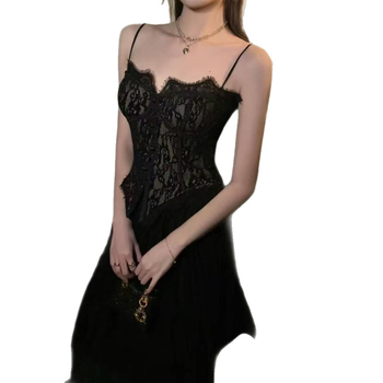 Nailoninė palaidinė su nėriniu, V kaklo iškirptė ir peties dirželiai