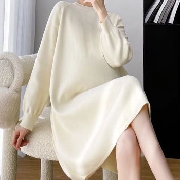 Nėštukės megztinė suknelė su žibintų rankovėmis, polo kaklo, geometrinis raštas, retro stilius