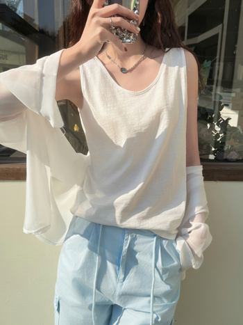 Moterų laisvai prigludęs cami viršus – be rankovių, vientisas raštas, slub medvilnė su bambuko pluoštais (95%+ medvilnė, 95%+ bambukas), mikroelastingumas, ilgis 50–65 cm, pavasaris 2025