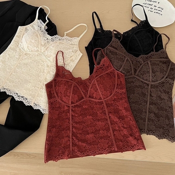 Nėriniuota camisole su įmontuotais puodeliais, žuvies kaulo boningu, plonais petnešėlėmis, nailono audinys