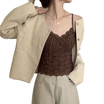 Nėriniuota camisole su įmontuotais puodeliais, žuvies kaulo boningu, plonais petnešėlėmis, nailono audinys