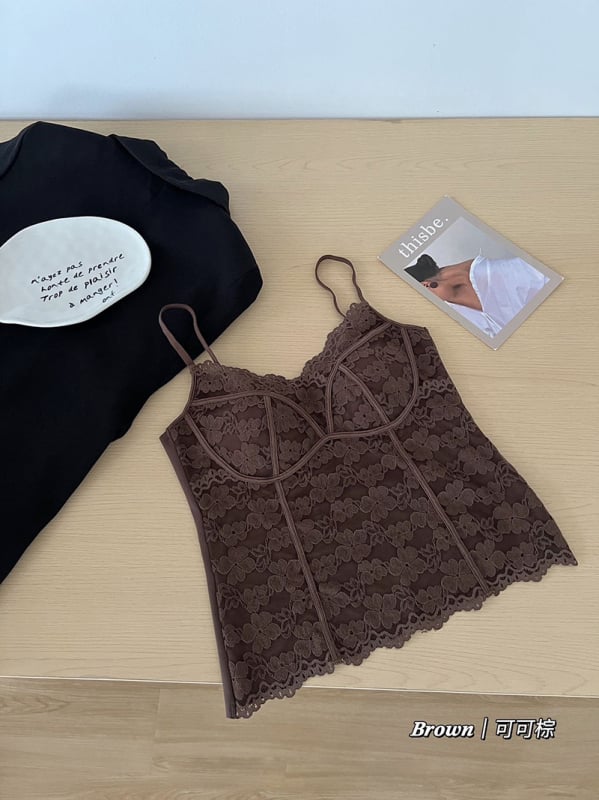 Nėriniuota camisole su įmontuotais puodeliais, žuvies kaulo boningu, plonais petnešėlėmis, nailono audinys