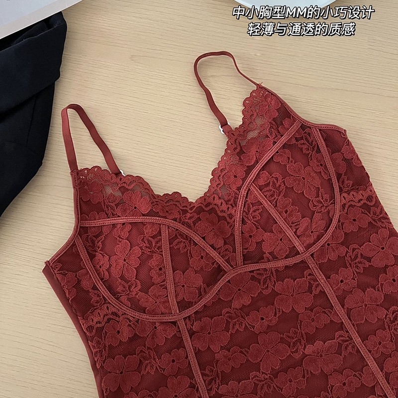 Nėriniuota camisole su įmontuotais puodeliais, žuvies kaulo boningu, plonais petnešėlėmis, nailono audinys