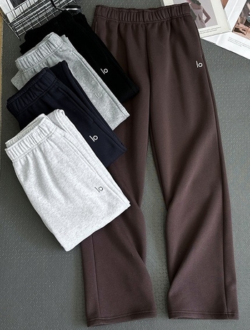 Sportinės kelnės su fleece pamušalu, tiesus kirpimas, aukšta juosmens linija, medvilnės-spandekso mišinys, storas audinys