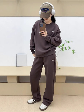 Sportinės kelnės su fleece pamušalu, tiesus kirpimas, aukšta juosmens linija, medvilnės-spandekso mišinys, storas audinys