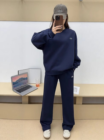 Sportinės kelnės su fleece pamušalu, tiesus kirpimas, aukšta juosmens linija, medvilnės-spandekso mišinys, storas audinys