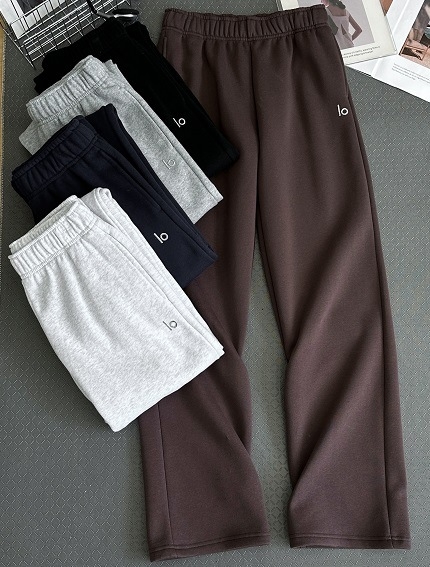 Sportinės kelnės su fleece pamušalu, tiesus kirpimas, aukšta juosmens linija, medvilnės-spandekso mišinys, storas audinys