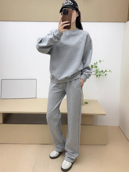 Sportinės kelnės su fleece pamušalu, tiesus kirpimas, aukšta juosmens linija, medvilnės-spandekso mišinys, storas audinys