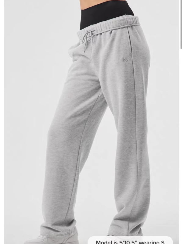 Sportinės kelnės su fleece pamušalu, tiesus kirpimas, aukšta juosmens linija, medvilnės-spandekso mišinys, storas audinys