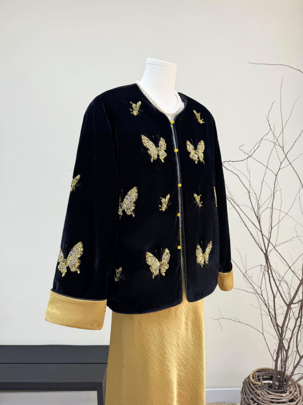 Jaka ar spīdumiem, apaļais kakls, ķīniešu stil, 90–95% poliesters, augu un ziedu raksts