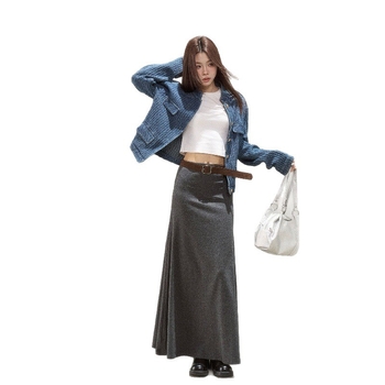 Dāmu džinsa jaka, kokvilnas maisījums 50–70%, garas piedurknes, polo apkakle, A līnijas siluets, vidēja biezums, pavasara izlaidums 2025