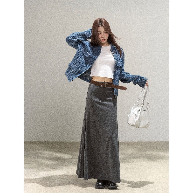 Dāmu džinsa jaka, kokvilnas maisījums 50–70%, garas piedurknes, polo apkakle, A līnijas siluets, vidēja biezums, pavasara izlaidums 2025